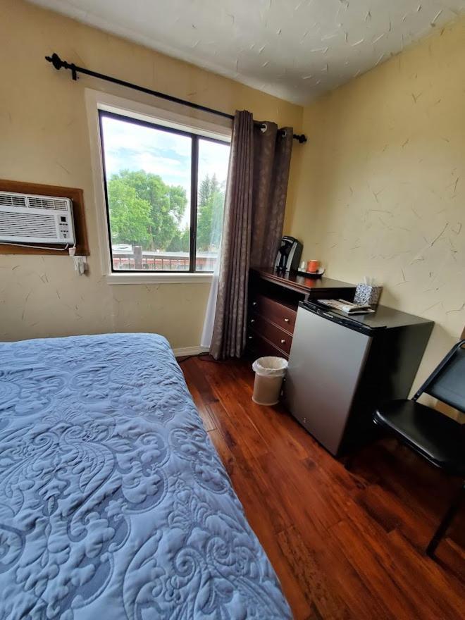 Lewis & Clark Motel *