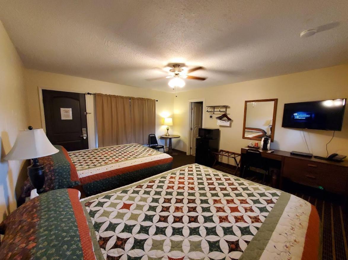 Lewis & Clark Motel Three Forks