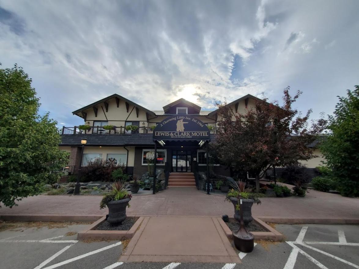 Lewis & Clark Motel *